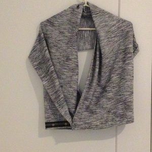 Lululemon’s ivivva brand wrap / scarf